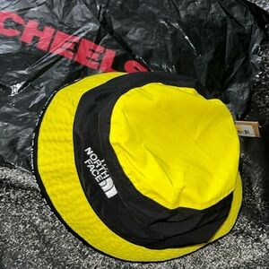 The Northface bucket hat